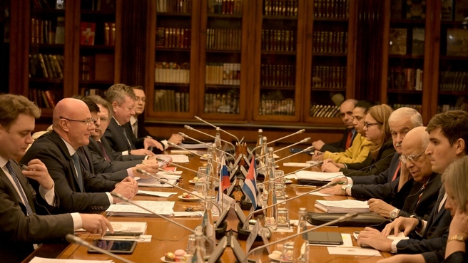 Дмитрий Чернышенко провёл рабочую встречу с Заместителем Премьер-министра Республики Куба Рикардо Кабрисасом