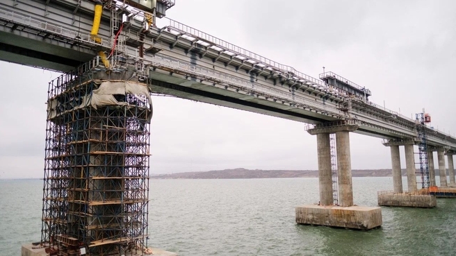 Завершён монтаж первого пролётного строения железнодорожной части Крымского моста