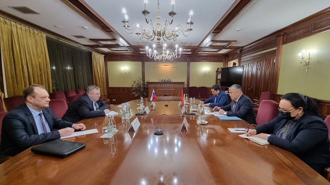 Alexei Overchuk meets with First Deputy Prime Minister of the Kyrgyz Republic Arzybek Kozhoshev