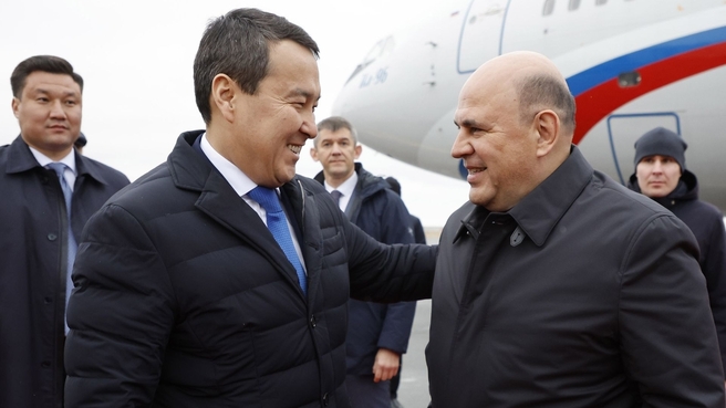 Михаил Мишустин прибыл с рабочим визитом в Республику Казахстан.
С Премьер-министром Республики Казахстан Алиханом Смаиловым