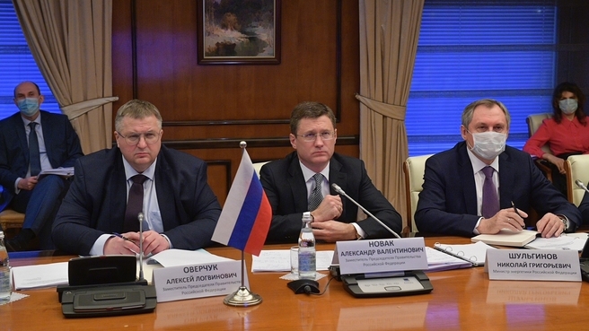 Александр Новак и Алексей Оверчук провели переговоры с вице-премьером Республики Беларусь Юрием Назаровым