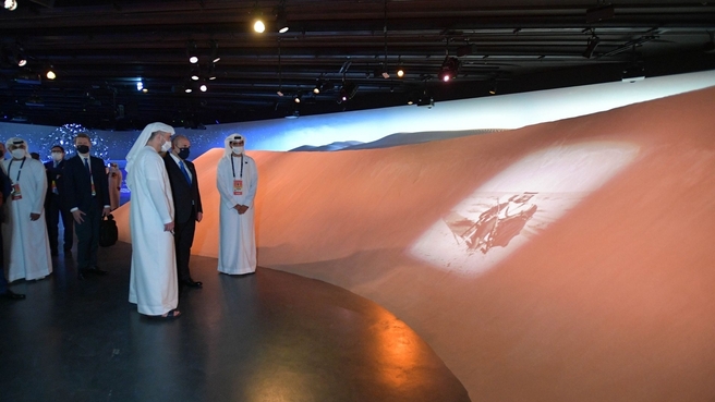 Михаил Мишустин во время посещения национального павильона ОАЭ на Всемирной универсальной выставке «ЭКСПО-2020» в Дубае