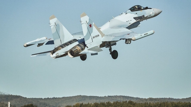 Авиастроители передали Минобороны очередные серийные самолёты Су-57 и Су-35С