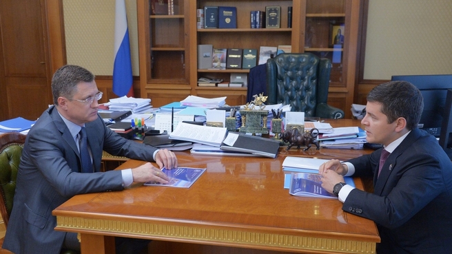 Александр Новак провёл рабочую встречу с губернатором ЯНАО Дмитрием Артюховым