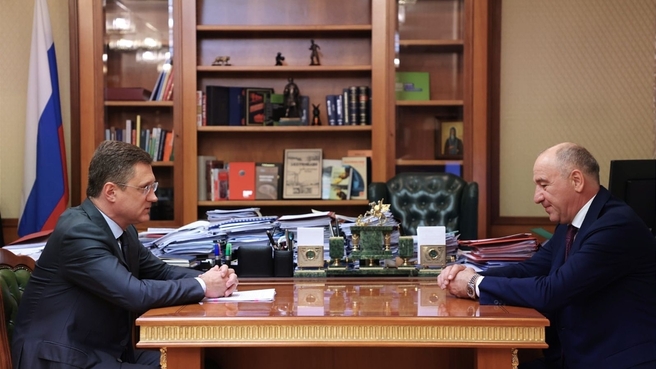 Александр Новак провёл встречу с главой Карачаево-Черкесской Республики Рашидом Темрезовым