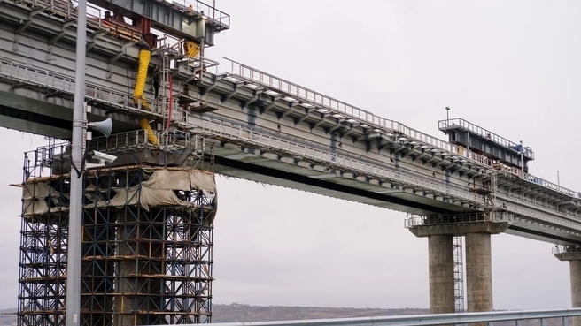 Завершён монтаж первого пролётного строения железнодорожной части Крымского моста