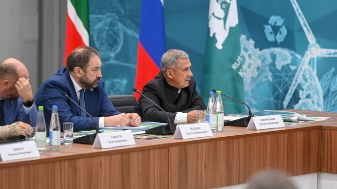 Глава Республики Татарстан Рустам Минниханов на заседании оргкомитета форума «Россия – Исламский мир: KazanForum»