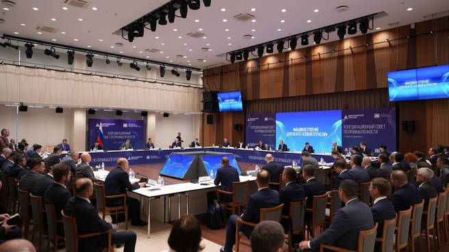 Денис Мантуров провёл в Сургуте заседание Координационного совета по промышленности