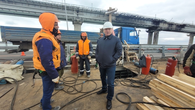 Марат Хуснуллин ознакомился с ходом ремонтных работ на Крымском мосту