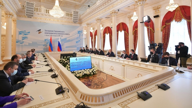 Беседа Михаила Мишустина  с исполняющим обязанности Премьер-министра Республики Армения Николом Пашиняном