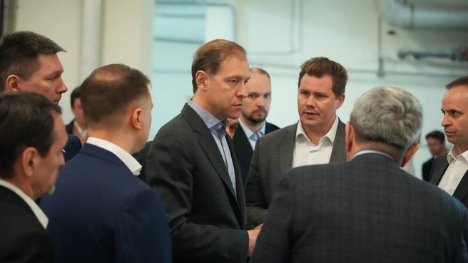 Денис Мантуров посетил Всероссийский научно-исследовательский инструментальный институт в Москве