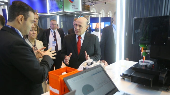 Mikhail Mishustin at the stand of the 3D Bioprinting Solution biotech research laboratory (Russia’s first bioprinter using patient cells). Comments by Managing Partner Yusef Khesuani