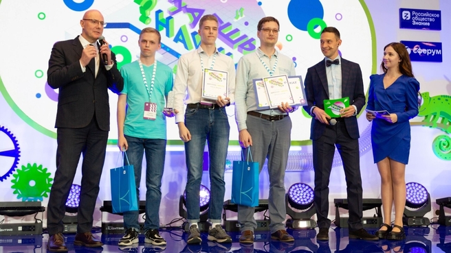Дмитрий Чернышенко поздравил победителей конкурса «Знаешь? Научи!»