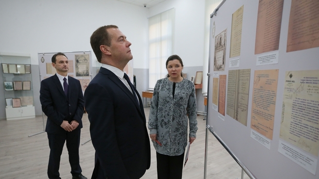 C ректором СПБГТИ Андреем Шевчиком во время осмотра музейной экспозиции СПбГТИ