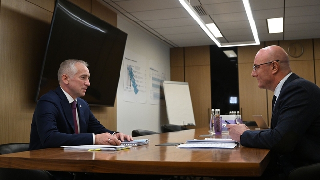 Дмитрий Чернышенко провёл рабочую встречу с временно исполняющим обязанности губернатора Томской области Владимиром Мазуром
