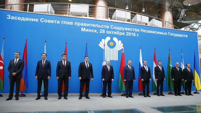 CIS delegation heads pose for a photograph
