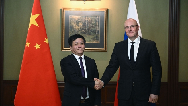 Дмитрий Чернышенко провёл рабочую встречу с Чрезвычайным и Полномочным Послом КНР в России Чжан Ханьхуэем