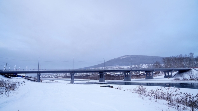 Мост через реку Куту, соединяет город Усть-Кут и поселок Закута, Иркутская область