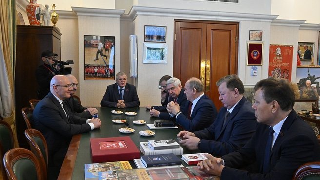 Дмитрий Чернышенко провёл встречу с фракцией КПРФ