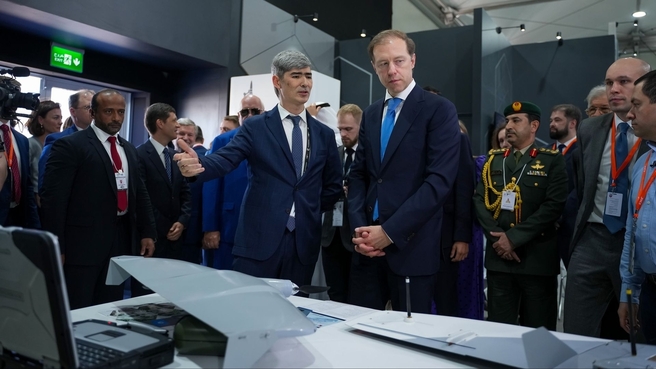 Денис Мантуров на международной выставке оборонной промышленности IDEX-2023