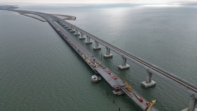 Марат Хуснуллин: Завершена надвижка первого пролётного строения Крымского моста