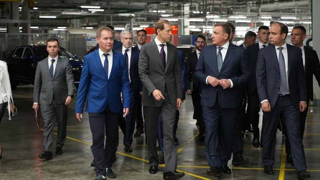 Денис Мантуров вместе с губернатором Тульской области Алексеем Дюминым посетил ряд промышленных предприятий региона