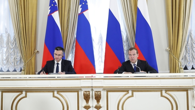 Пресс-конференция Дмитрия Медведева и Марьяна Шареца по завершении переговоров