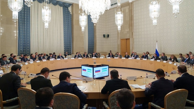 Denis Manturov and Zhamshid Khojayev hold a regular meeting of the Intergovernmental Russia-Uzbekistan Commission in Moscow