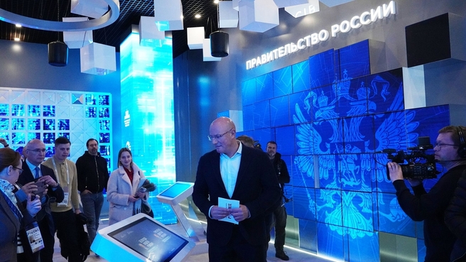 Дмитрий Чернышенко открыл павильон Правительства на выставке «Россия»