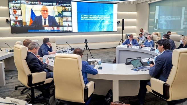 Дмитрий Чернышенко во время второй стратегической сессии по искусственному интеллекту для руководителей цифровой трансформации