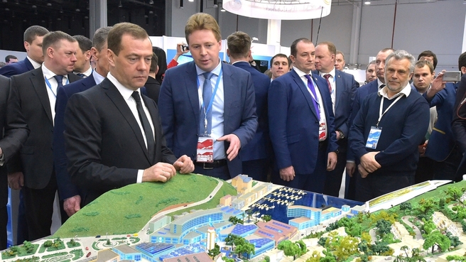 Touring the exhibition stands of the Russian Investment Forum Sochi 2017
