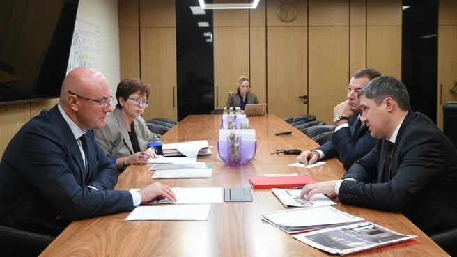 Дмитрий Чернышенко провел рабочую встречу с губернатором Пермского края Дмитрием Махониным