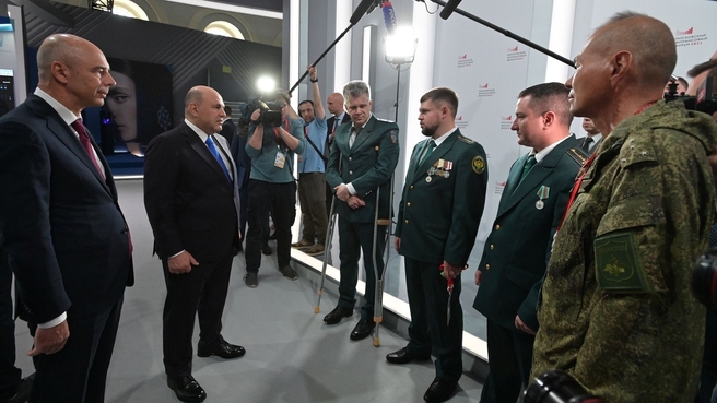 Mikhail Mishustin met with employees of the Federal Taxation Service and the Federal Customs Service who took part in the special military operation