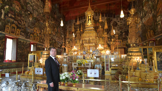 Visiting the Temple of the Emerald Buddha in Bangkok