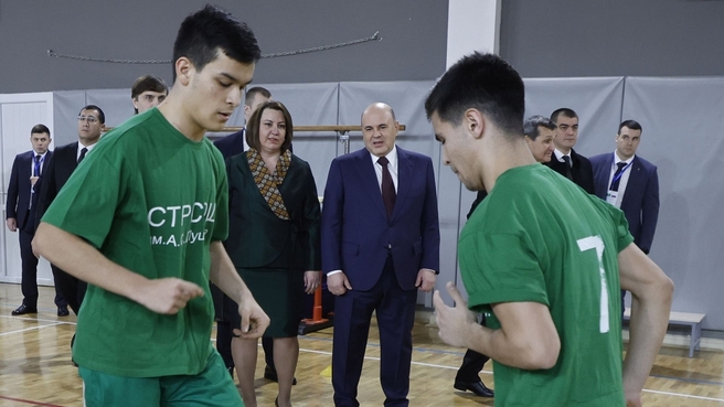 Mikhail Mishustin at the Joint Turkmen-Russian secondary school named after Alexander Pushkin. Touring the gym with Acting Headmistress Irina Kuminova