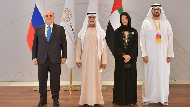Mikhail Mishustin during a photo opportunity with members of the UAE delegation before opening the National Day of the Russian Federation at Expo 2020 in Dubai