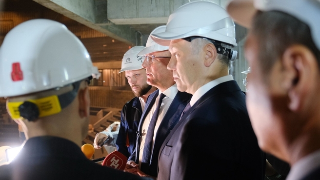 Дмитрий Чернышенко оценил ход строительства многофункциональной ледовой арены