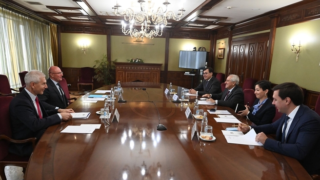 Дмитрий Чернышенко провёл рабочую встречу с президентом FIVB Ари Граса