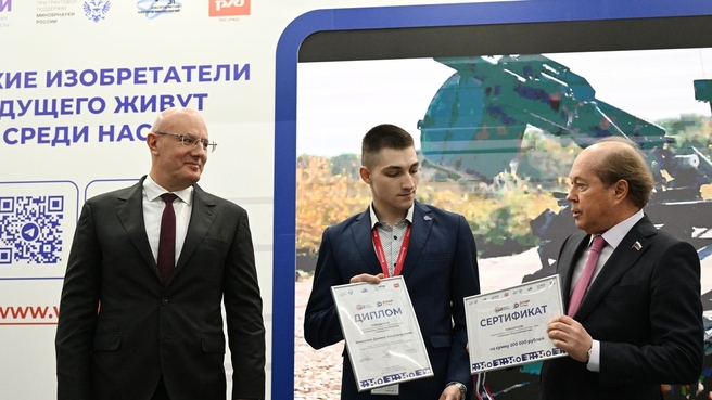 Дмитрий Чернышенко принял участие в Конгрессе молодых учёных