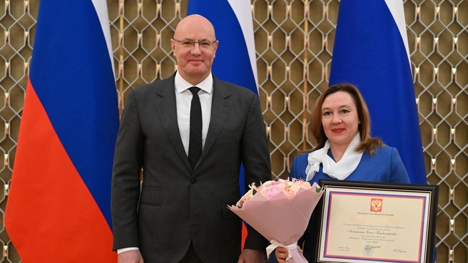 Дмитрий Чернышенко наградил госнаградами лучших самбистов