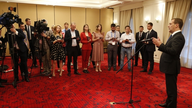 Пресс-конференция Дмитрия Медведева по итогам визитов в Папуа - Новую Гвинею и Социалистическую Республику Вьетнам