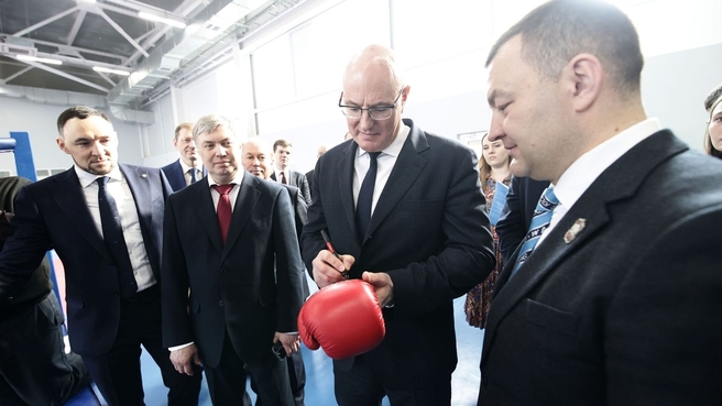Дмитрий Чернышенко посетил Дворец спорта «Волга-Спорт-Арена»