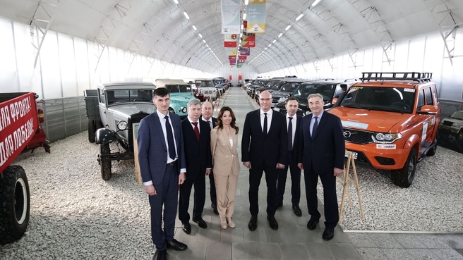 Дмитрий Чернышенко совместно с губернатором Ульяновской области Алексеем Русских посетил завод и музей УАЗ