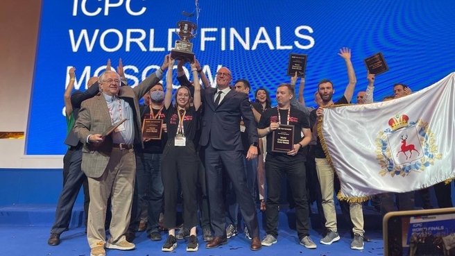 Дмитрий Чернышенко наградил победителей Международного студенческого чемпионата по программированию ICPC