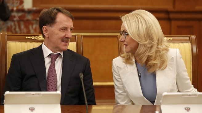 Заместители Председателя Правительства Алексей Гордеев и Татьяна Голикова на заседании Правительства