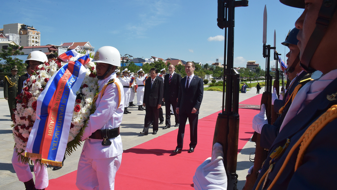Dmitry Medvedev lays wreaths at a monument to former King of Cambodia Norodom Sihanouk
