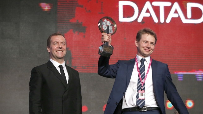 С Сергеем Морозовым, генеральным директором ООО «ДАТАДВАНС», победителем премии «Индустрия» 2016 года