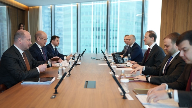 Денис Мантуров провёл рабочую встречу с главой Удмуртской Республики Александром Бречаловым