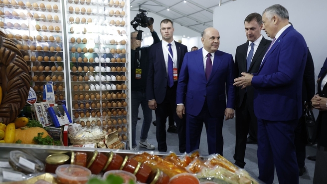 Михаил Мишустин осмотрел экспозицию XXV Российскую агропромышленную выставку «Золотая осень»
