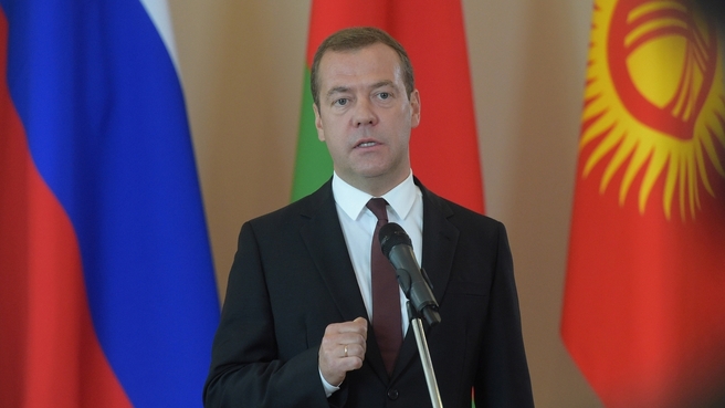 Dmitry Medvedev responds to a reporter’s question